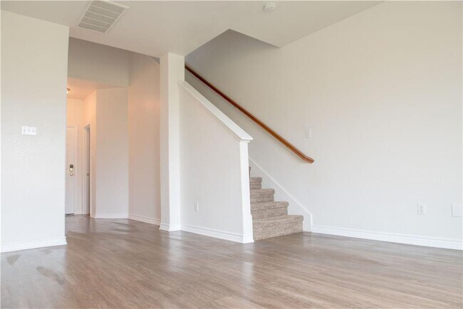 Building Photo - 3208 Etheredge Dr