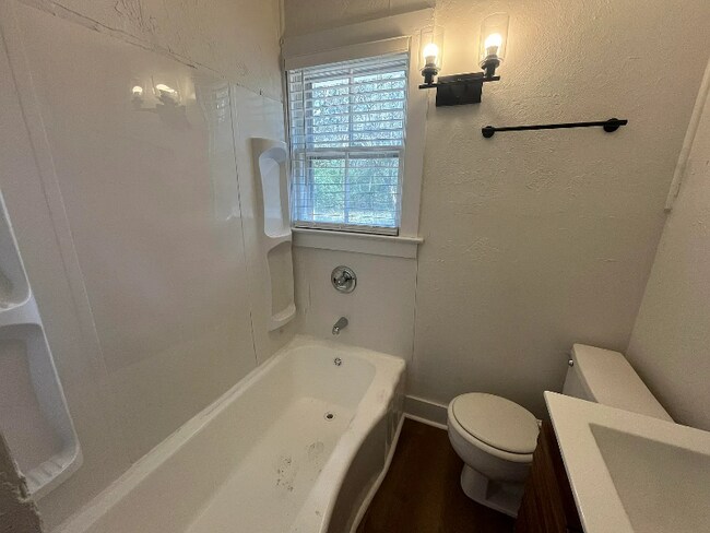 Foto del edificio - 3919 NW 12th Dr