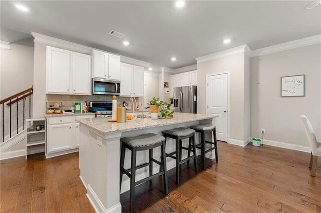 Building Photo - 2170 Trelipe Dr