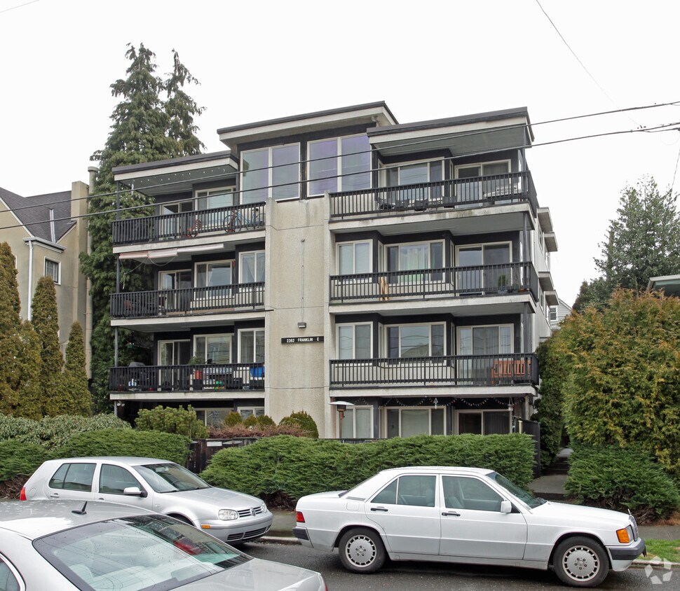 Primary Photo - 2362 Franklin Ave
