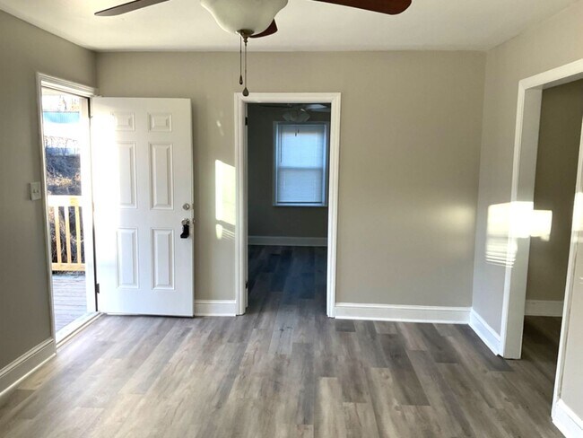 Foto del edificio - 615 Riverside Dr