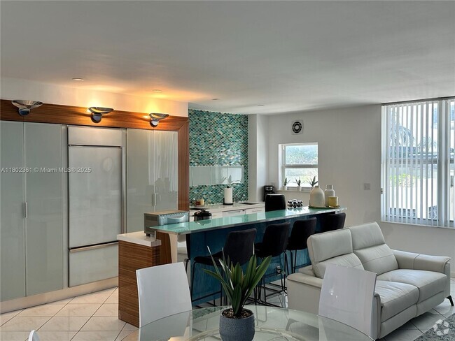 Building Photo - 4747 Collins Ave