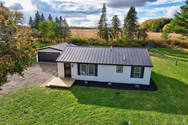 Building Photo - 1445 N Seymour Rd