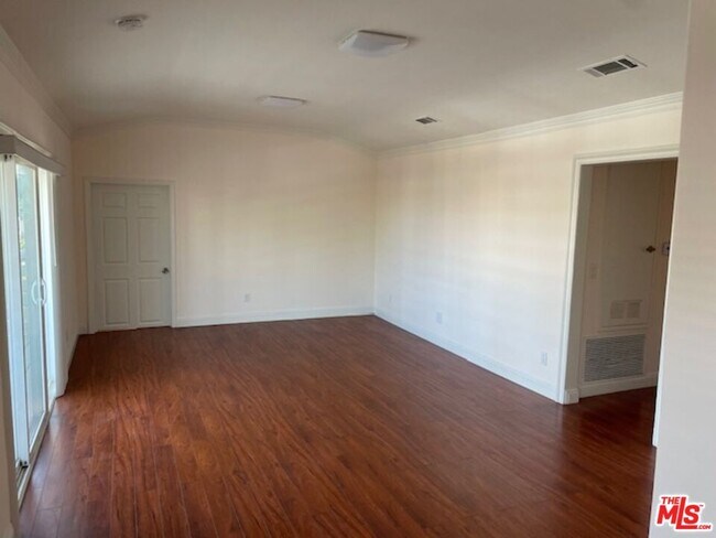 Building Photo - 1343 12th Ave