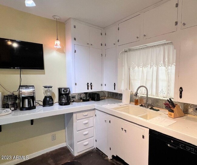 Foto del edificio - 5841 W Gardenia Ave