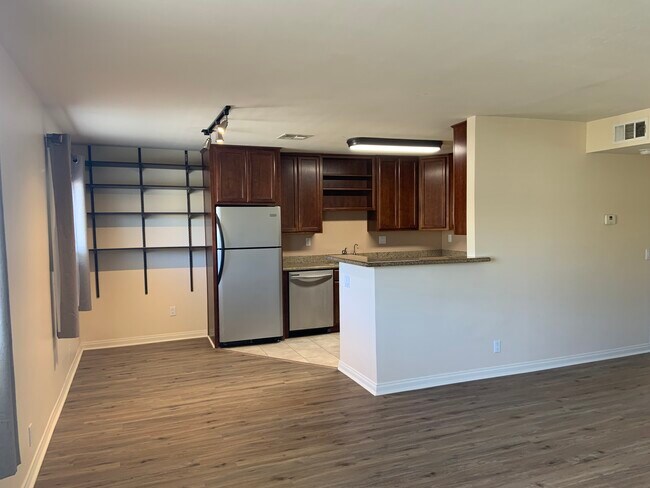 Foto del edificio - 5224 Denny Ave