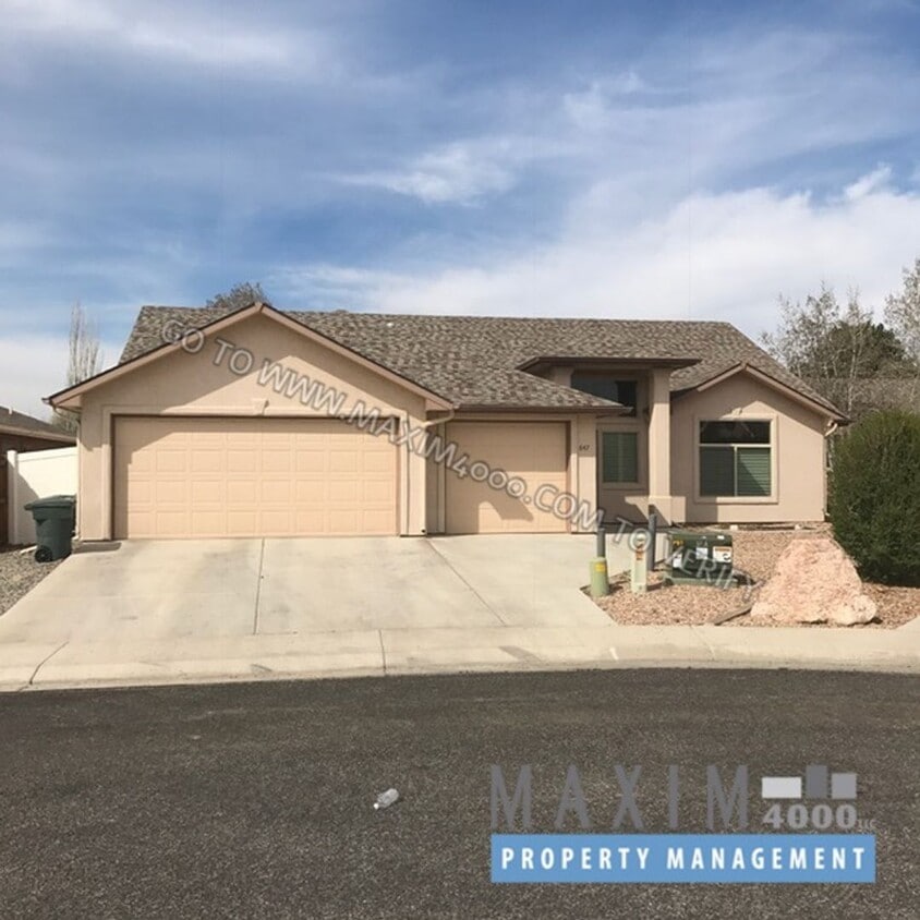 Photo - 647 ZOE LANE - GREAT 3BR/2BA