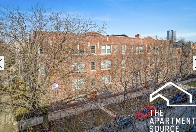 Building Photo - 1216 W Waveland Ave