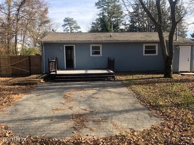 Building Photo - 3 br, 1 bath House - 109 Split rock road