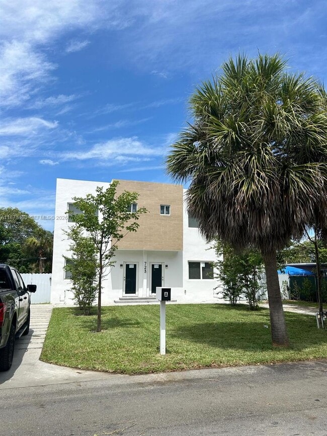 Building Photo - 723 NW 19th Ave