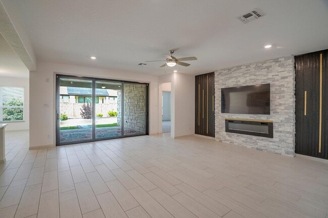 Building Photo - 5616 Monrovia Ln