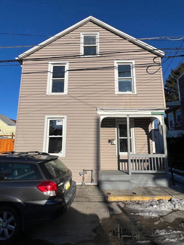 Primary Photo - 213 N Poplar St