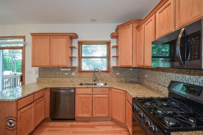 Building Photo - 8810 W 84th St