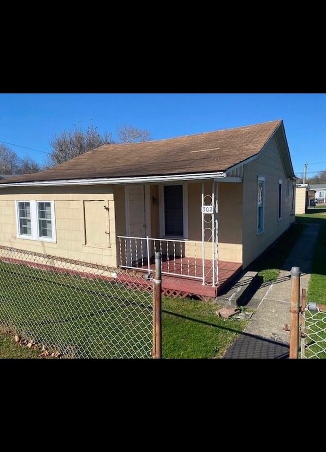 Building Photo - 302 Center Ave Building Photo - 302 Center Ave