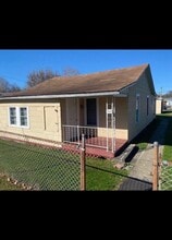 Building Photo - 302 Center Ave