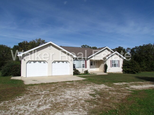 Building Photo - 20885 Blackberry Ln