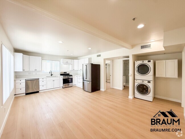 Building Photo - 1415 Centinela Ave