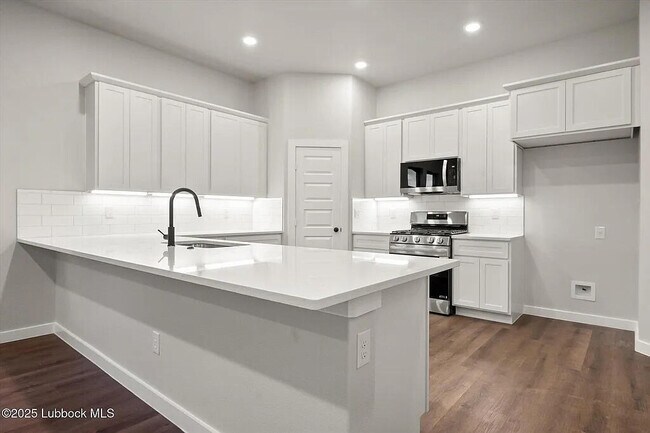 Building Photo - 10704 Beaufort Ave