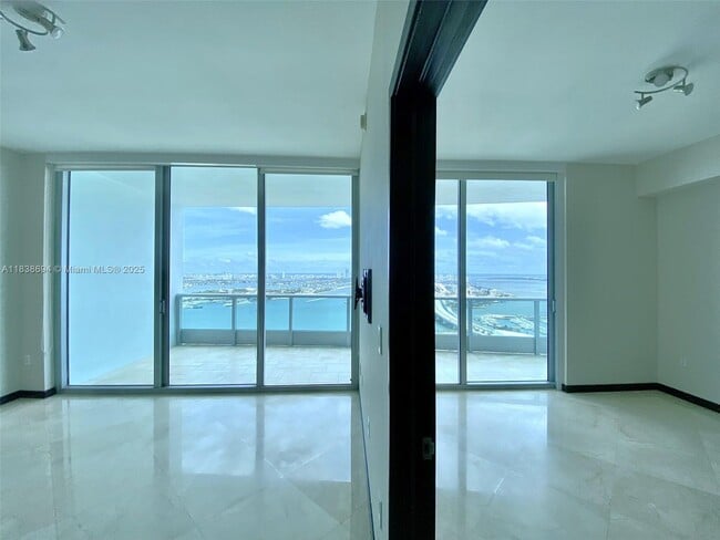 Foto del edificio - 900 Biscayne Blvd