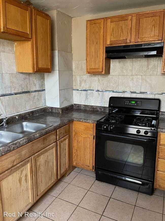 Foto del edificio - 4 br, 1 bath House - 1323 W. 98th St.