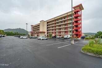 Building Photo - 120 Raceday Center Dr