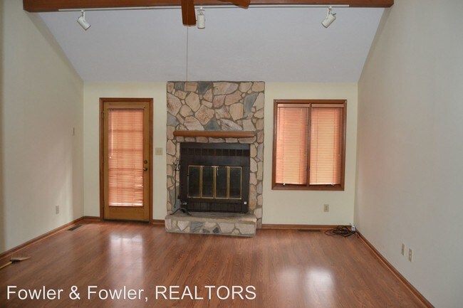 Building Photo - 1017 Pineburr Rd