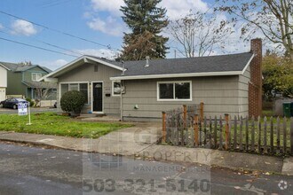 Building Photo - 8705 SE Pardee St