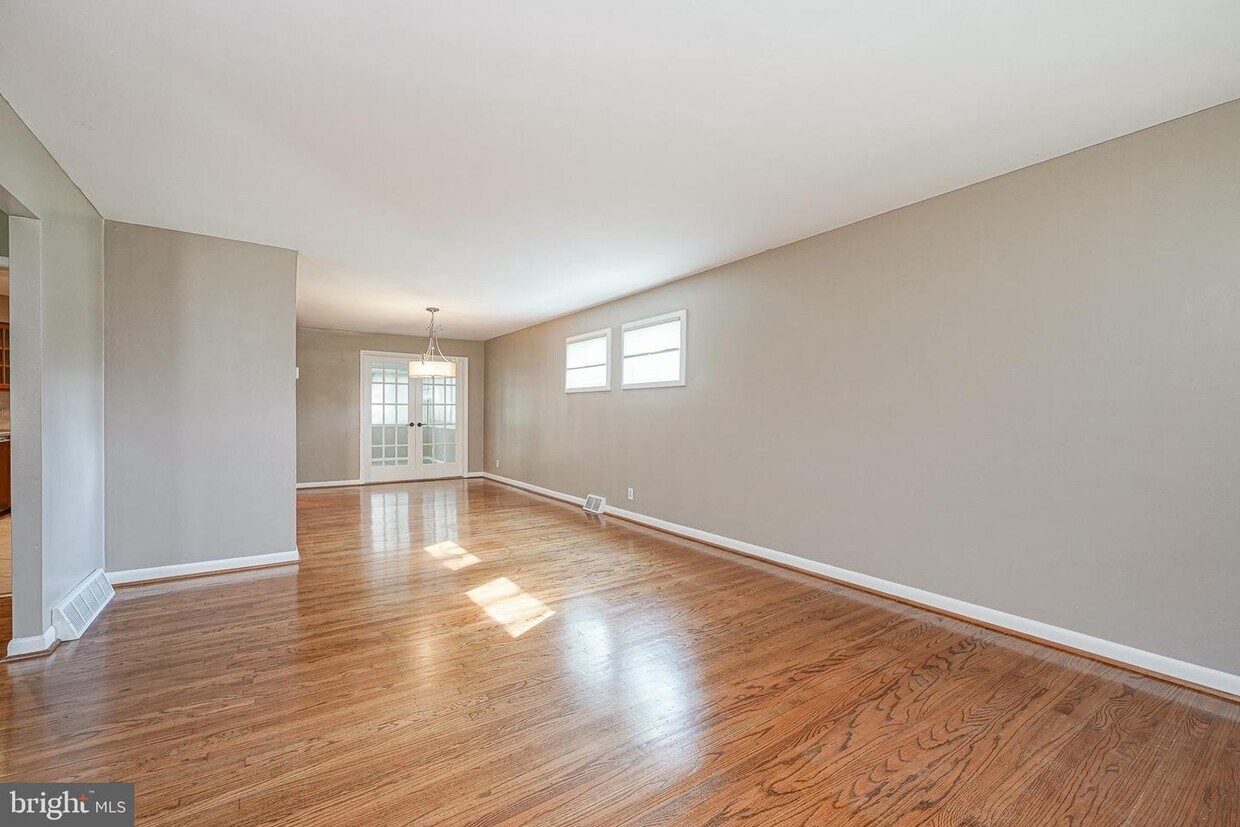 Primary Photo - 300 Sheffield Rd