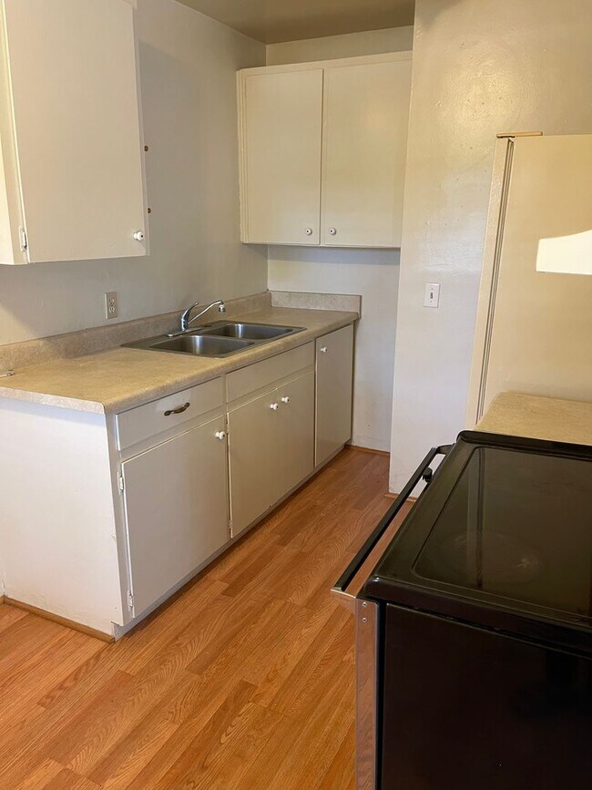 Building Photo - 62 Roble Ave - Unit A