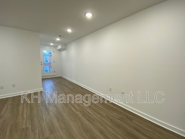 Building Photo - 3932-36 Mt Vernon St