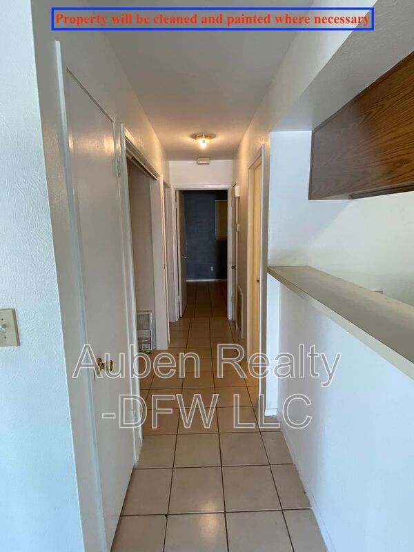 Building Photo - 545 Canary Ln