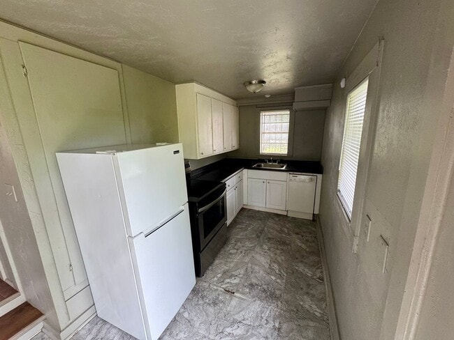 Building Photo - N. McKinley Ave - Triplex