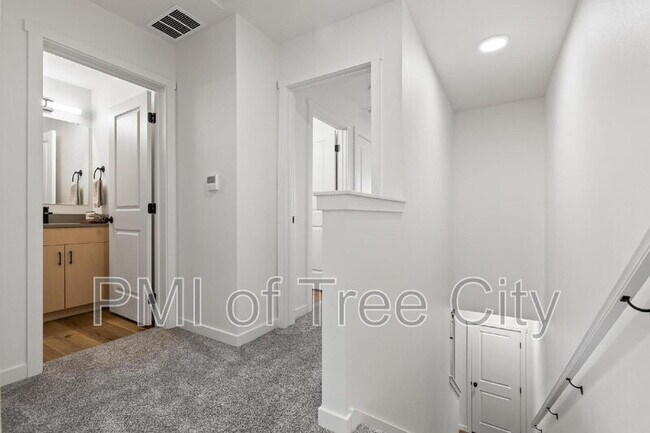 Foto del edificio - 7475 W Swain Ln