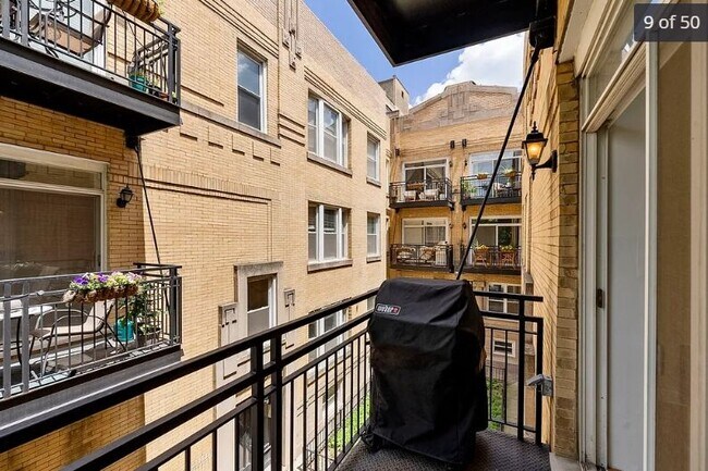 Foto del edificio - 2555 N Clark St