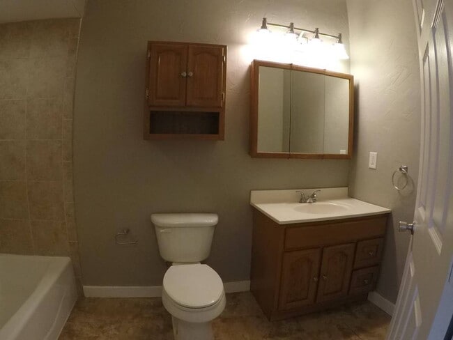 Building Photo - 2 Bedroom Single Family Mt Washington!