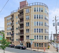 Building Photo - 5505 Falkland St