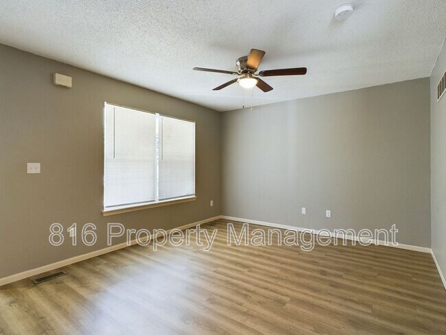 Foto del edificio - 3818-3820 E 25th St