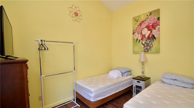 Foto del edificio - 92 Winnapaug Rd