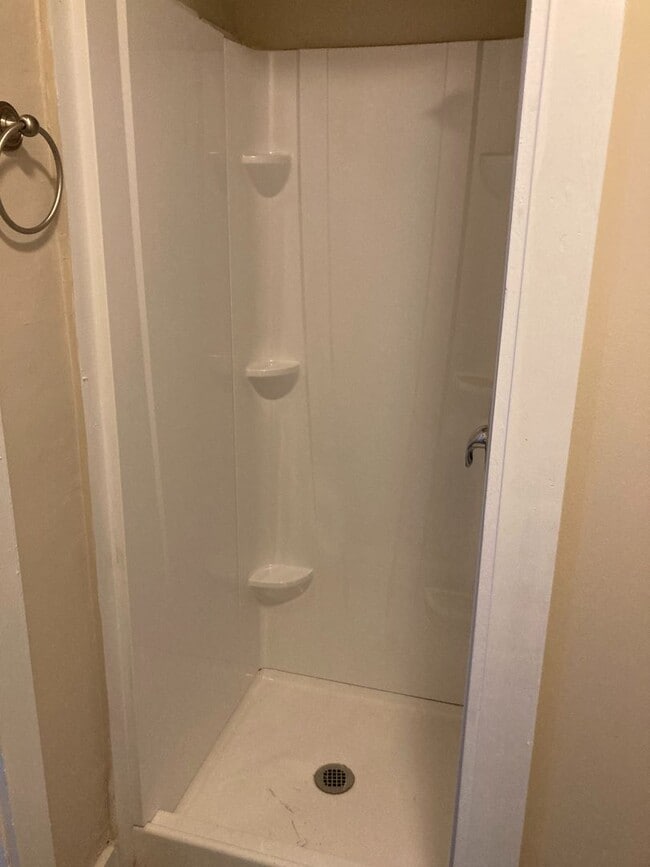 Building Photo - Newly Remodeled Studio Apartment
