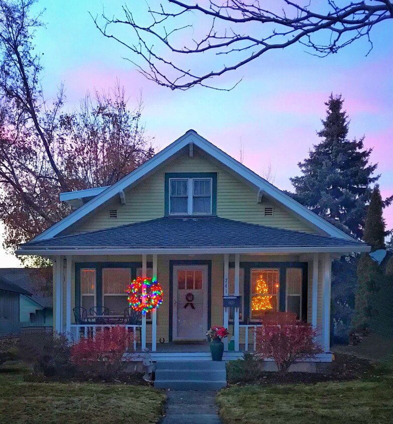 Primary Photo - Cute, Well-cared for Furnished Craftsman S...