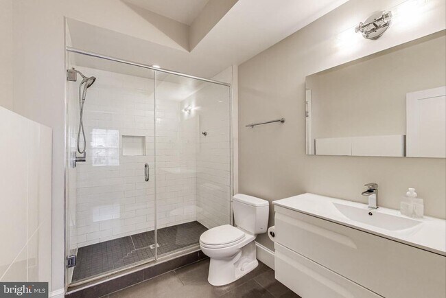 Foto del edificio - 2221 M St NE