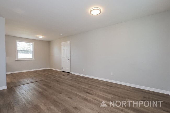 Foto del edificio - Newly Renovated Single Family Home | 3 BR/1BA |  Gated backyard