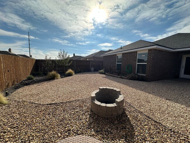 Foto del edificio - Pre leasing for July: 3/2 located in Upland Crossing!
