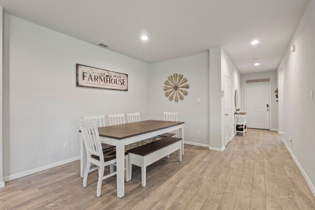 Foto del edificio - 5405 N Wind Ln