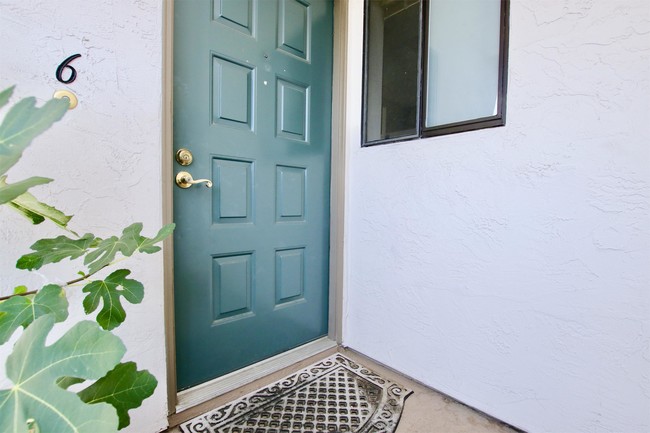 Building Photo - 611 San Conrado Terrace