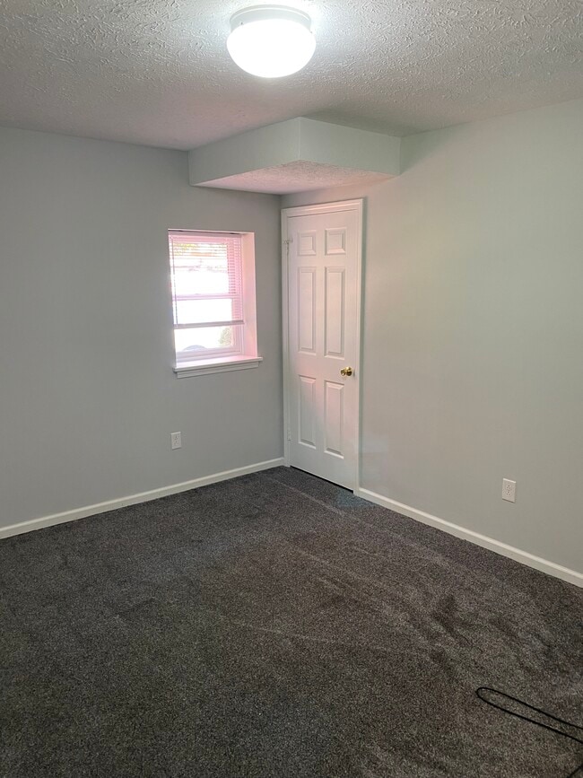 Building Photo - 1476 Ridge Rd