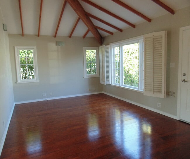 Sala de estar - 604 Boccaccio Ave