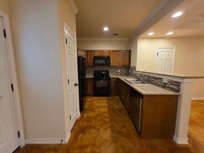 Building Photo - Town home for rent