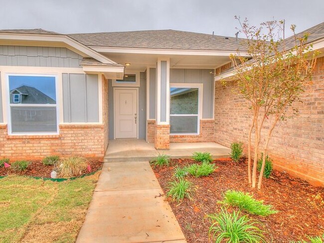 Building Photo - 2213 Norwood Dr