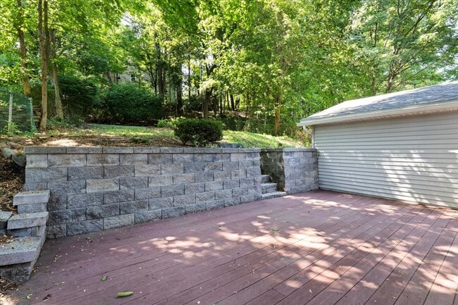 Building Photo - 420 Center St